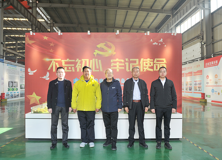 中國農(nóng)業(yè)產(chǎn)業(yè)化龍頭企業(yè)協(xié)會油料產(chǎn)業(yè)分會領(lǐng)導調(diào)研華泰智能裝備集團，點贊科技創(chuàng)新